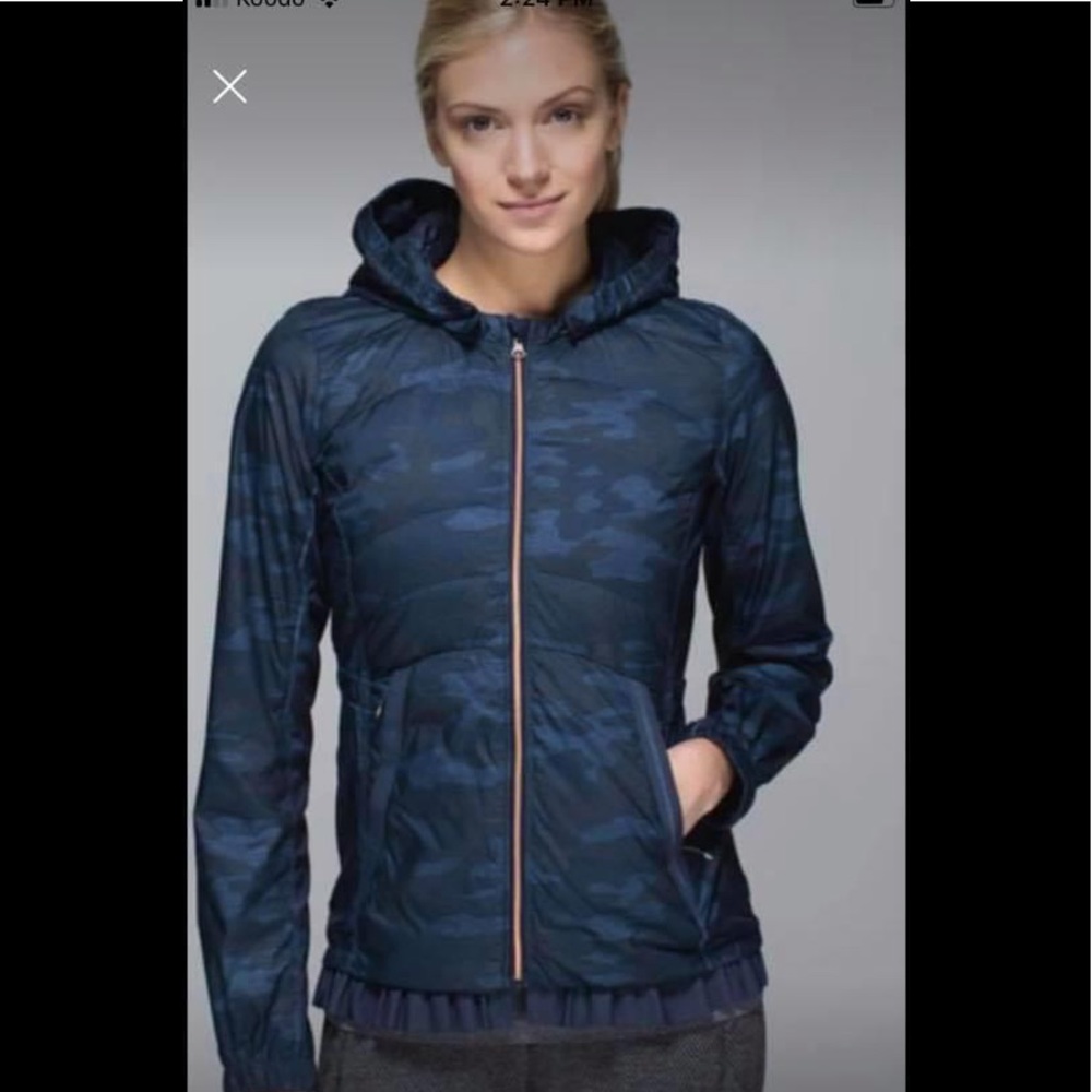Lululemon navy camo jacket size 4 eeuc